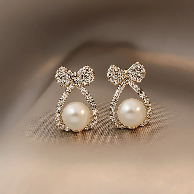 Cute Pearl earrings For Woman